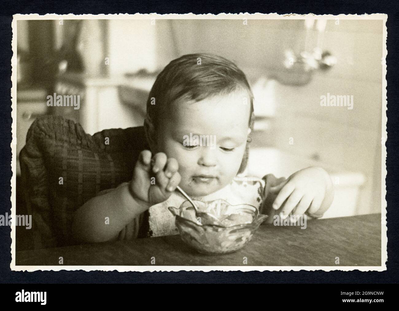 Mangia bambini piccoli, Amburgo, nel 1950 , DIRITTI-AGGIUNTIVI-AUTORIZZAZIONE-INFORMAZIONI-NON-DISPONIBILI Foto Stock