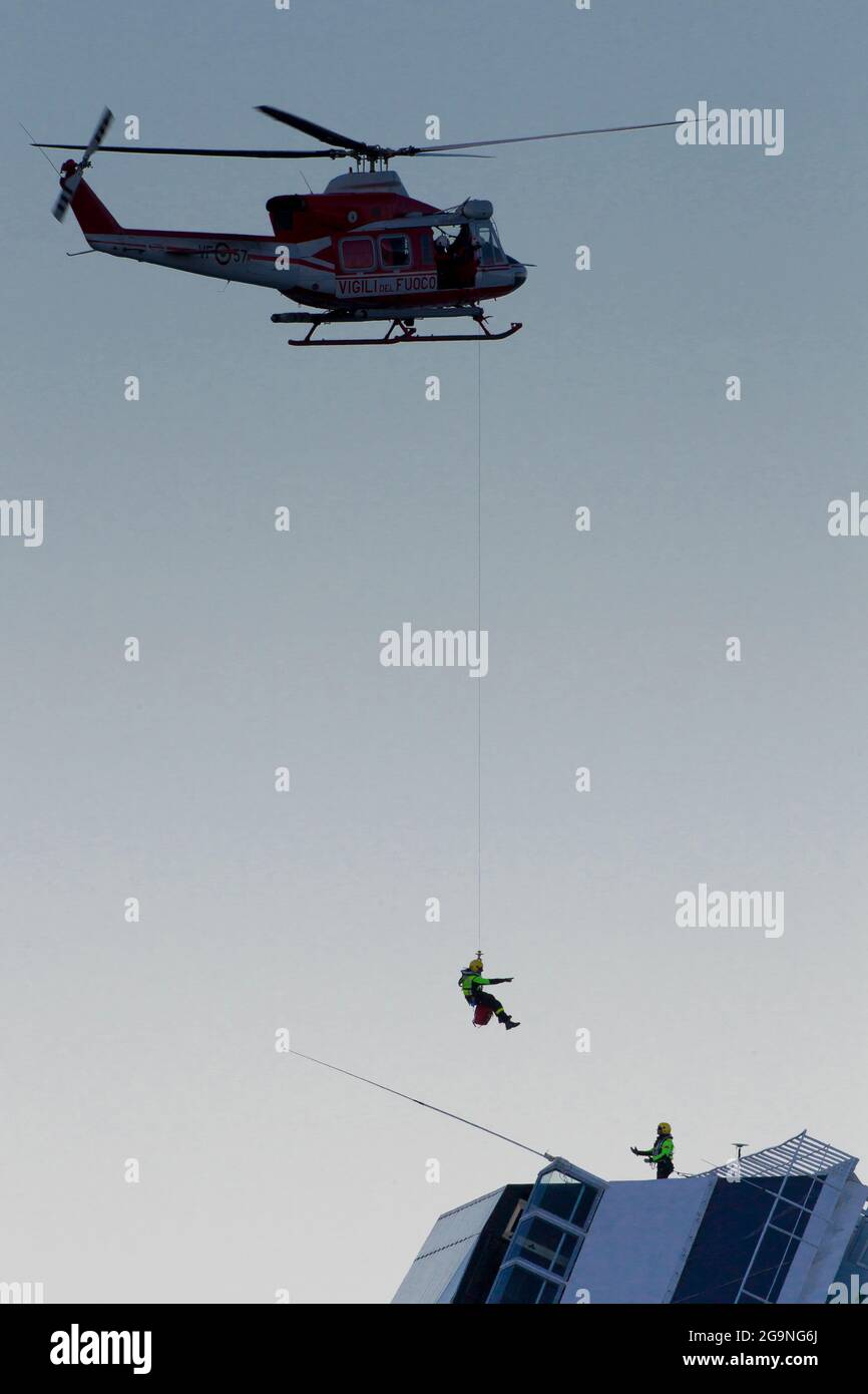 Costa Concordia incidente sulla roccia dell'Isola del Giglio, Arcipelago Toscano, Toscana, Italia, Europa Foto Stock