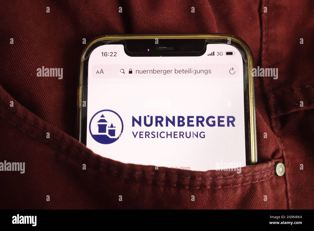KONSKIE, POLONIA - 22 luglio 2021: Logo Nurnberger Versicherung visualizzato sul telefono cellulare Foto Stock