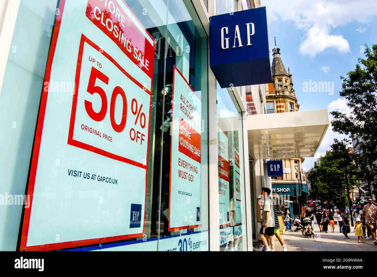 IL negozio di punta GAP a Oxford Street, Londra, uno dei 81 negozi di abbigliamento del Regno Unito, la cui chiusura è prevista per il 2021. Foto Stock