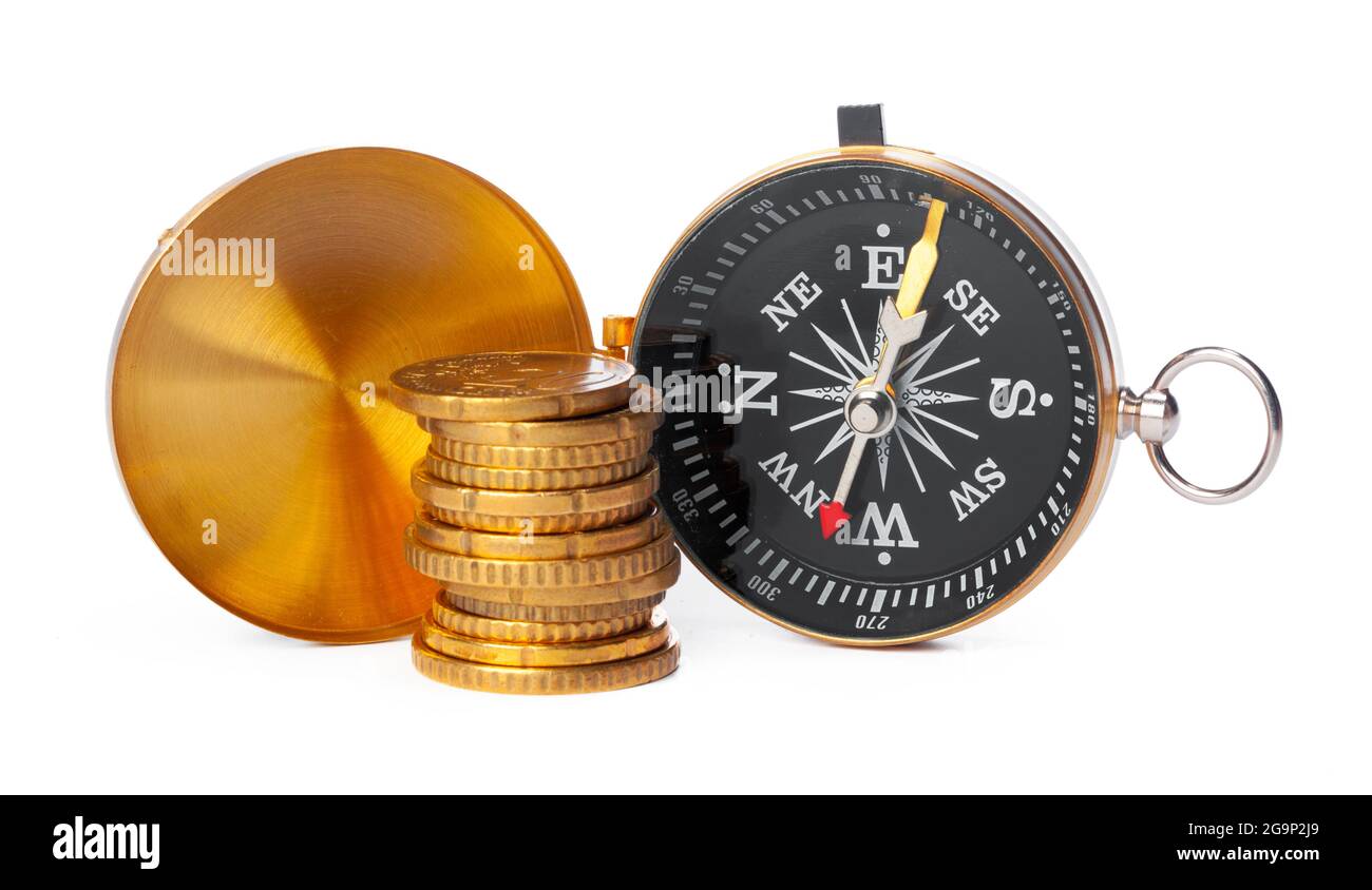 impilare monete con bussola .denaro concetto di risparmio Foto Stock