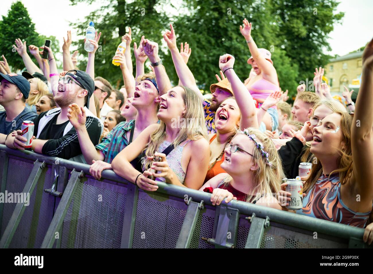 Sheffield, Regno Unito. 24 luglio 2021. I festaioli hanno festeggiato il 2° giorno il Tramlines Festival 2021 di Sheffield, che si è Unito alla terza fase degli eventi governativi Foto Stock
