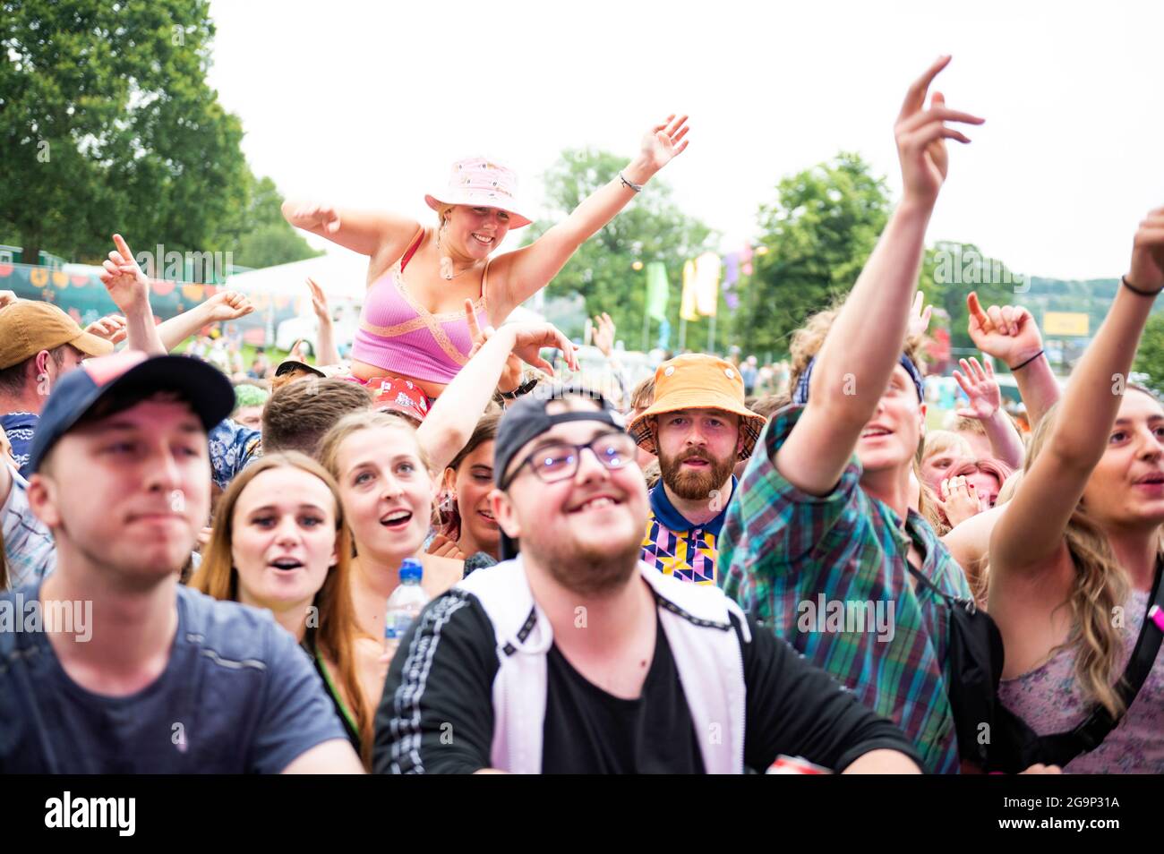 Sheffield, Regno Unito. 24 luglio 2021. I festaioli hanno festeggiato il 2° giorno il Tramlines Festival 2021 di Sheffield, che si è Unito alla terza fase degli eventi governativi Foto Stock
