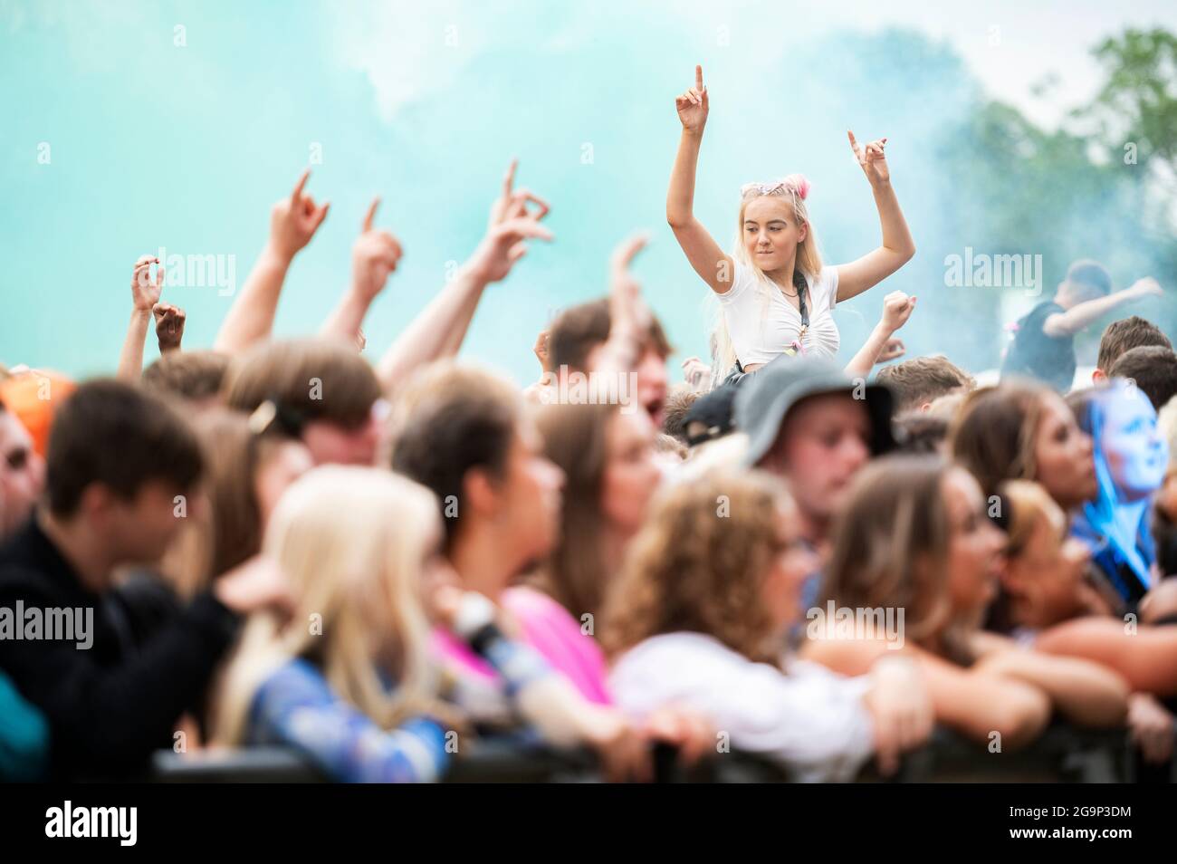 Sheffield, Regno Unito. 24 luglio 2021. I festaioli hanno festeggiato il 2° giorno il Tramlines Festival 2021 di Sheffield, che si è Unito alla terza fase degli eventi governativi Foto Stock