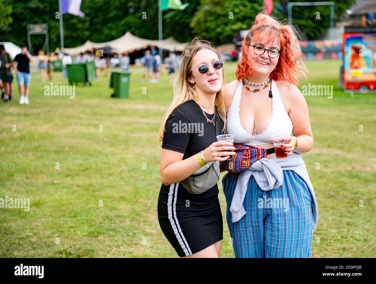 Sheffield, Regno Unito. 24 luglio 2021. I festaioli hanno festeggiato il 2° giorno il Tramlines Festival 2021 di Sheffield, che si è Unito alla terza fase degli eventi governativi Foto Stock