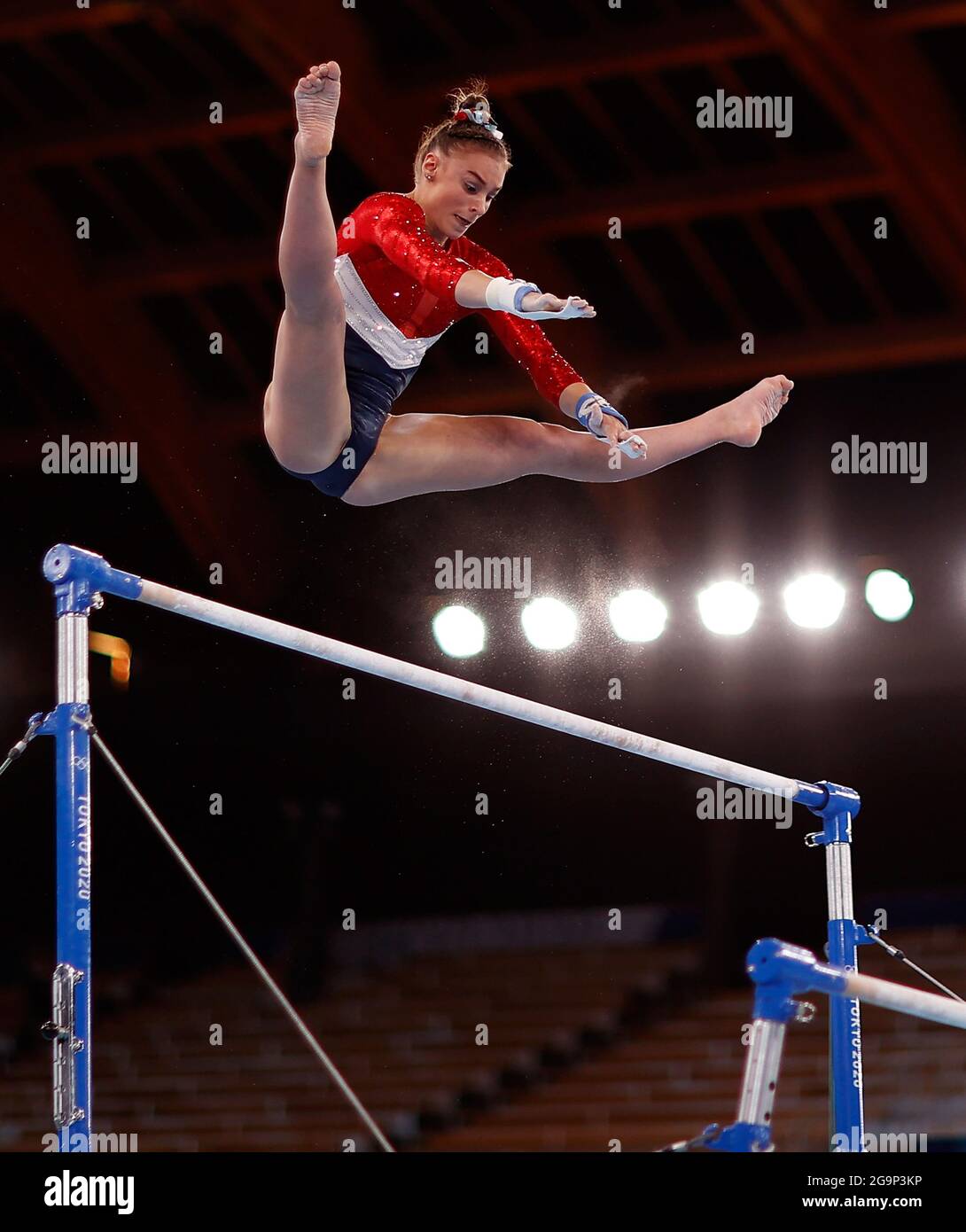 Tokyo, Giappone. 27 luglio 2021. Grace McCallum degli Stati Uniti compete nelle sbarre irregolari della finale artistica della squadra femminile di ginnastica ai Giochi Olimpici di Tokyo 2020 a Tokyo, Giappone, il 27 luglio 2021. Credit: Wang Lili/Xinhua/Alamy Live News Foto Stock