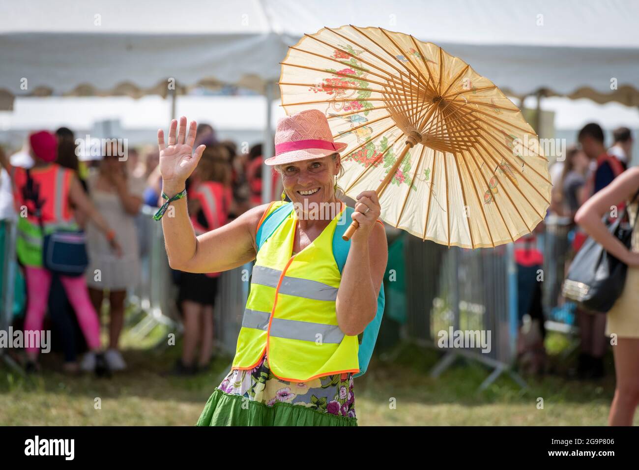 Standon, Hertfordshire Regno Unito. 22 luglio 2021. La gente arriva al festival musicale Standon Calling che si terrà questo fine settimana. È uno dei primi fes Foto Stock Standon, Hertfordshire Regno Unito. 22 luglio 2021. La gente arriva al festival musicale Standon Calling che si terrà questo fine settimana. È uno dei primi fes Foto Stock