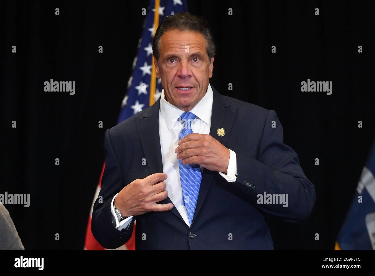 Il governatore Andrew Cuomo tiene una conferenza stampa allo Yankee Stadium di New York. Il governatore Andrew M. Cuomo annuncia lo stanziamento di 15 milioni di dollari da t. Foto Stock