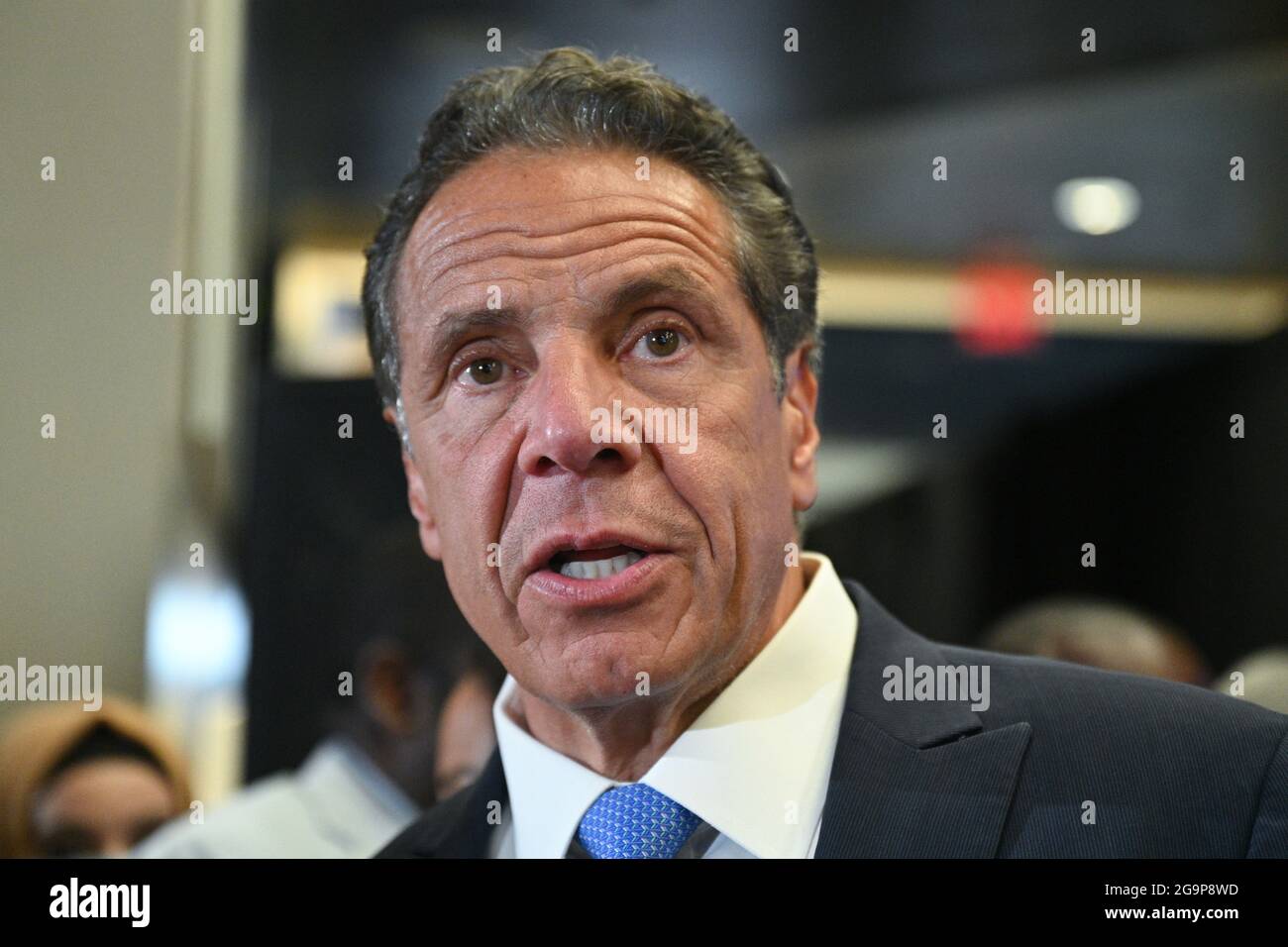 Il governatore Andrew Cuomo tiene una conferenza stampa allo Yankee Stadium di New York. Il governatore Andrew M. Cuomo annuncia lo stanziamento di 15 milioni di dollari da t. Foto Stock