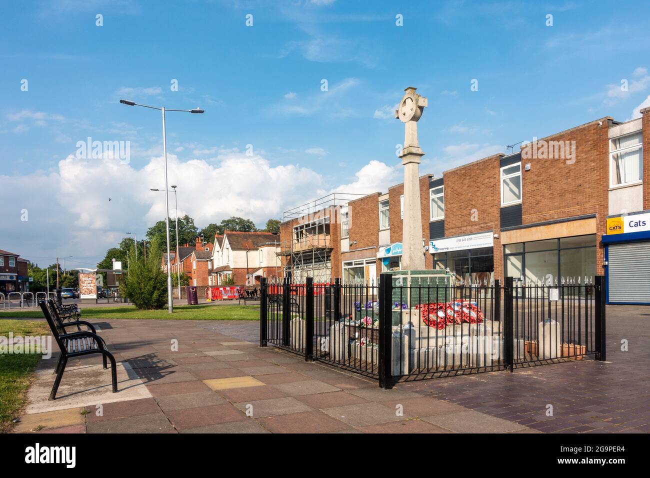 Memoriale di guerra al triangolo per ricordare gli eroi di guerra in Tilehurst, Reading, Regno Unito. Foto Stock