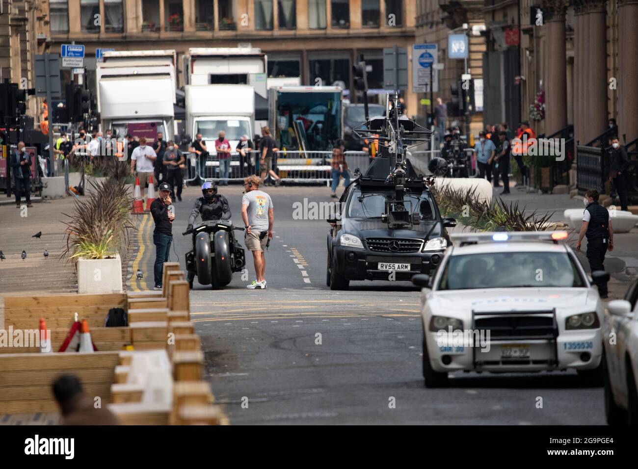 Glasgow, Scozia, Regno Unito. 27 luglio 2021. NELLA FOTO: Scene del nuovo film The Flash che mostra batman stunt double sul set del film nel centro di Glasgow City Centre. Il nuovo campione d'incassi di Hollywood ha scelto il Glasgow City Centre per i suoi edifici dall'aspetto americano. Credit: Colin Fisher/Alamy Live News Foto Stock