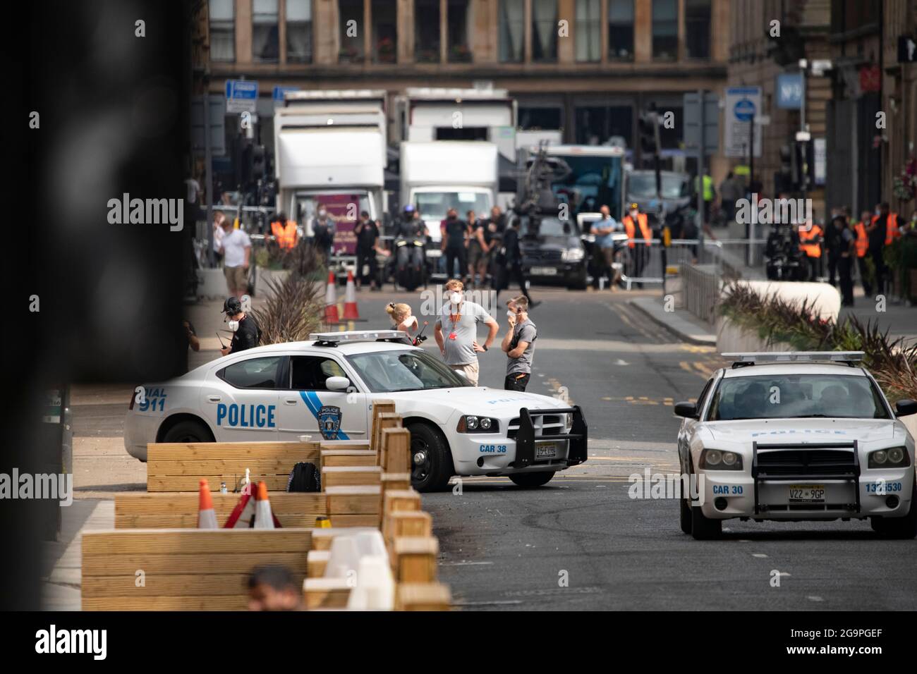 Glasgow, Scozia, Regno Unito. 27 luglio 2021. NELLA FOTO: Scene del nuovo film The Flash che mostra batman stunt double sul set del film nel centro di Glasgow City Centre. Il nuovo campione d'incassi di Hollywood ha scelto il Glasgow City Centre per i suoi edifici dall'aspetto americano. Credit: Colin Fisher/Alamy Live News Foto Stock