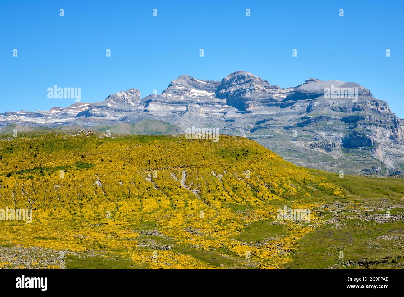 Vista da Pico Mondato alla catena montuosa del Monte Perdido nei Pirenei, Spagna Foto Stock