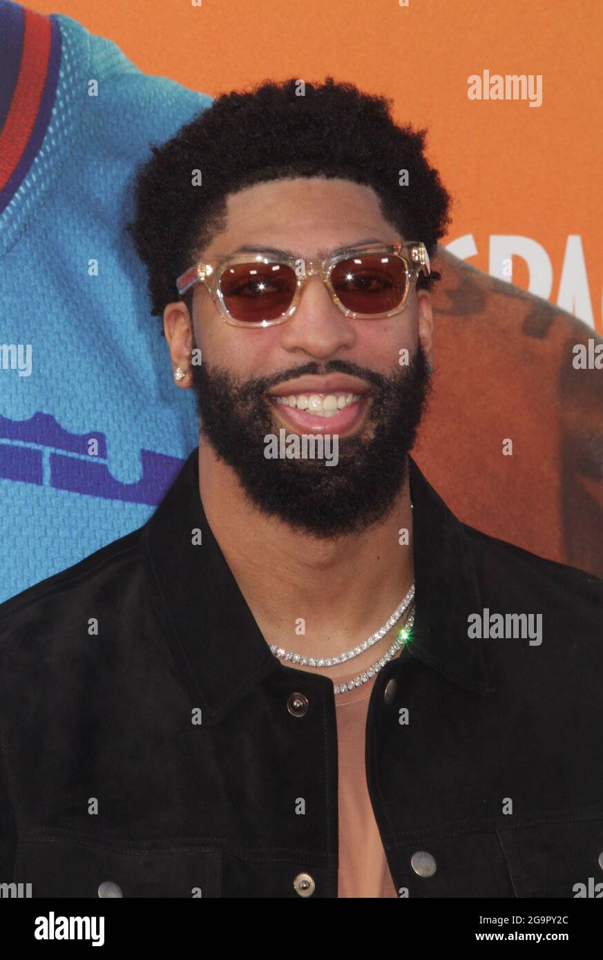 Anthony Davis 07/12/2021 la prima mondiale di "Space Jam: A New Legacy" che si tiene alla L.A. Live Regal Cinemas a Los Angeles, CA Foto di Izumi Hasegawa / HNW/PictureLux Foto Stock