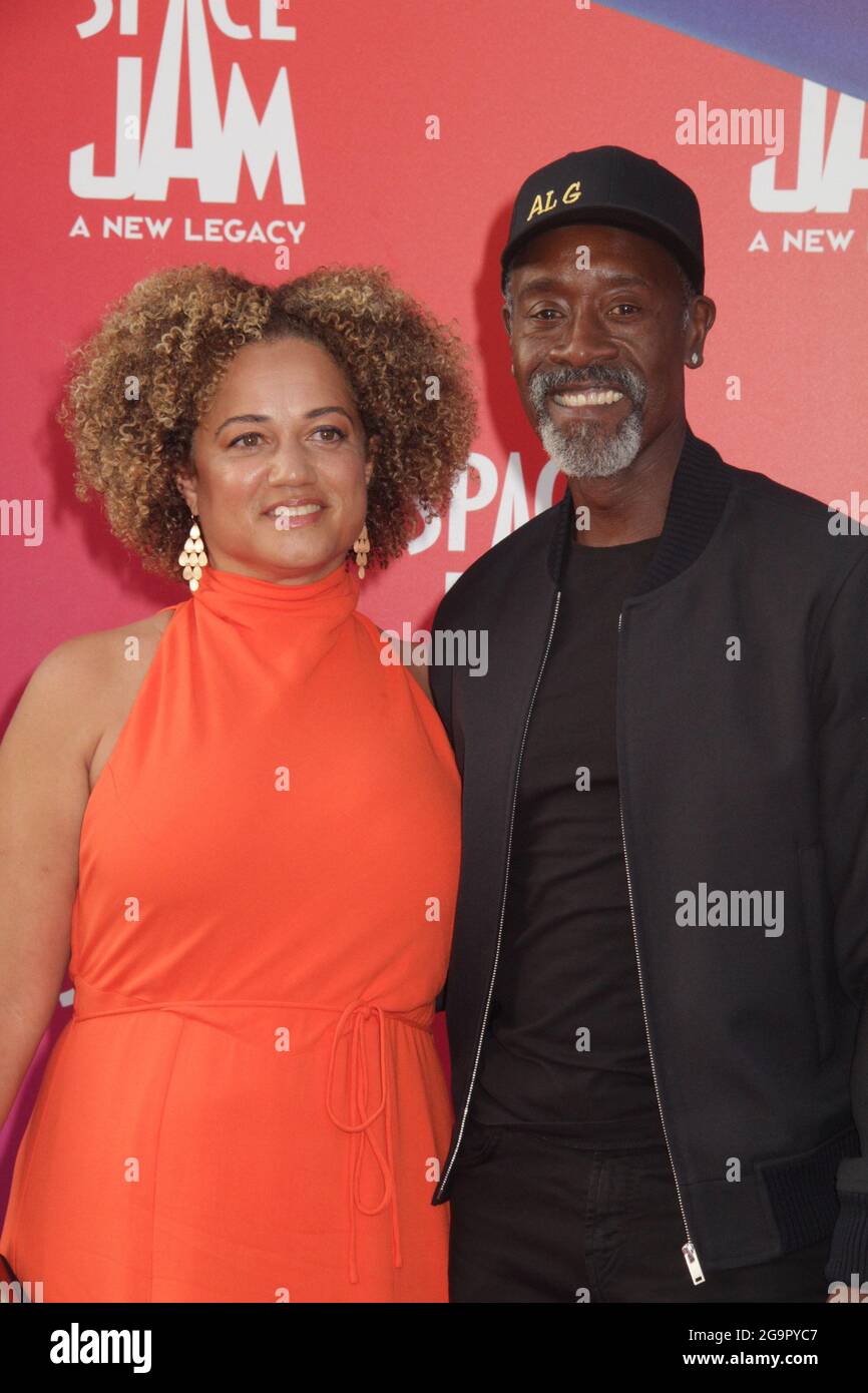 Bridgid Coulter, Don Cheadle 07/12/2021 la prima mondiale di?pace Jam: Una nuova eredità·tenuto al L.A. Live Regal Cinemas a Los Angeles, CA Foto di Izumi Hasegawa / HNW/PictureLux Foto Stock