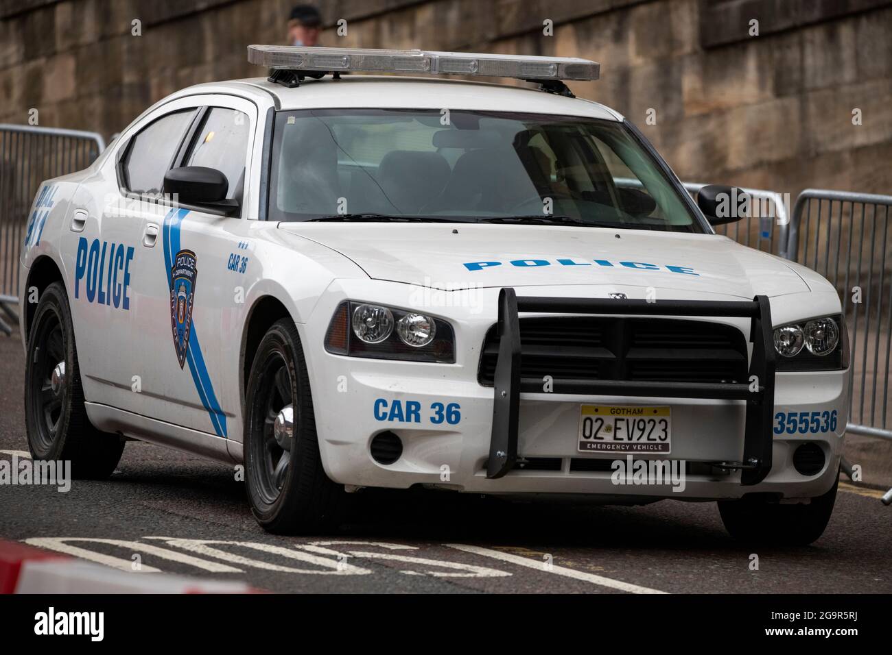 Glasgow, Scozia, Regno Unito. 27 luglio 2021. NELLA FOTO: Scene del nuovo film The Flash che mostra batman stunt double sul set del film nel centro di Glasgow City Centre. Il nuovo campione d'incassi di Hollywood ha scelto il Glasgow City Centre per i suoi edifici dall'aspetto americano. Credit: Colin Fisher/Alamy Live News Foto Stock