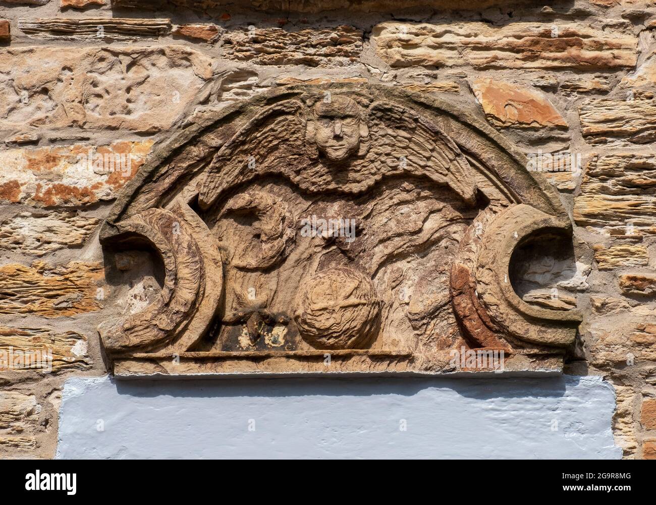 Lapidee decorative sopra una porta di Elie, Fife, Scozia. Foto Stock