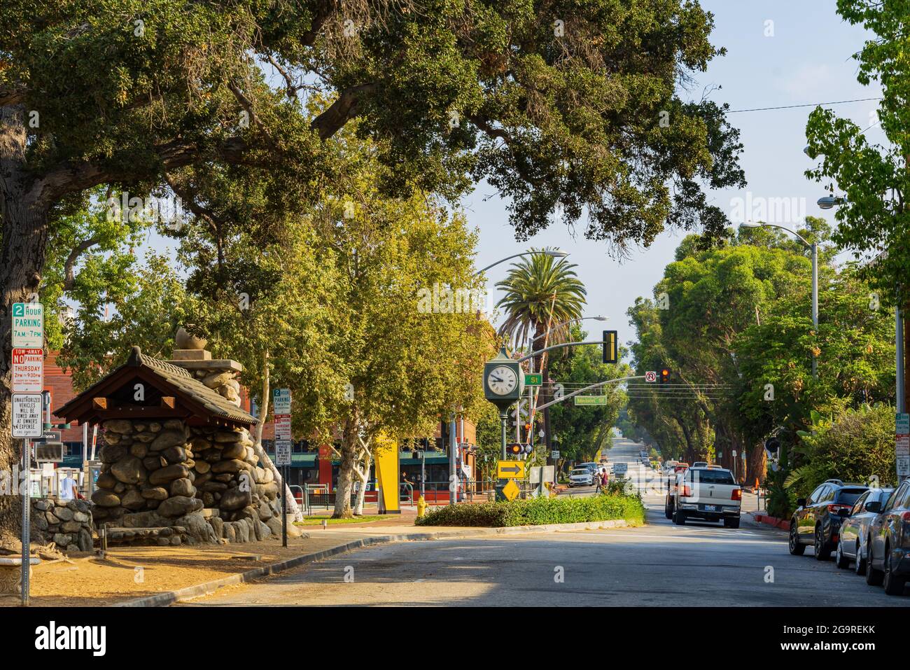 Los Angeles, 25 LUGLIO 2021 - Vista soleggiata del paesaggio urbano di South Pasadena Foto Stock