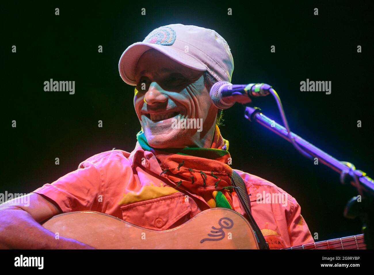 manu chao si esibisce dal vivo durante il festival dei fiori di Torino Foto Stock