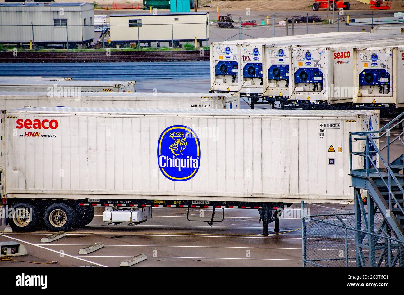 I camion di Chiquita sono allineati al porto di Gulfport, 24 luglio 2021, a Gulfport, Mississippi. Foto Stock