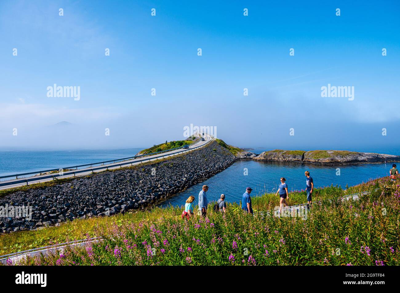 La strada atlantica sulla costa della Norvegia occidentale Foto Stock