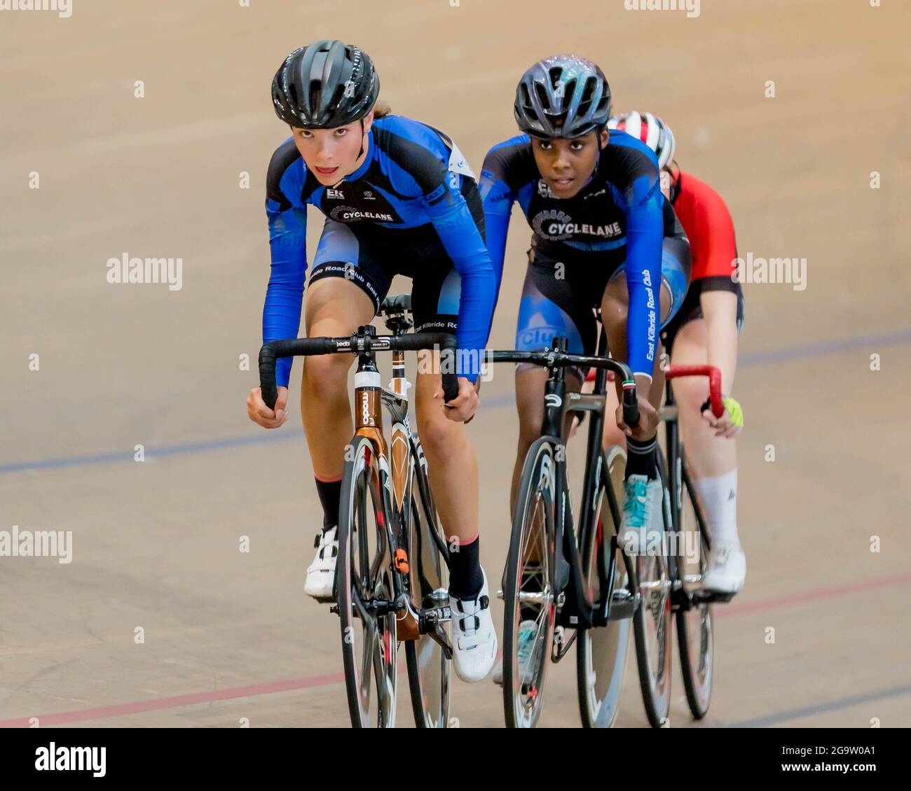 Morven Yeoman e Imani Pereira-James, Scottish National Youth Track Cycling Championships 2019, Sir Chris Hoy Velodrome, Glasgow Foto Stock