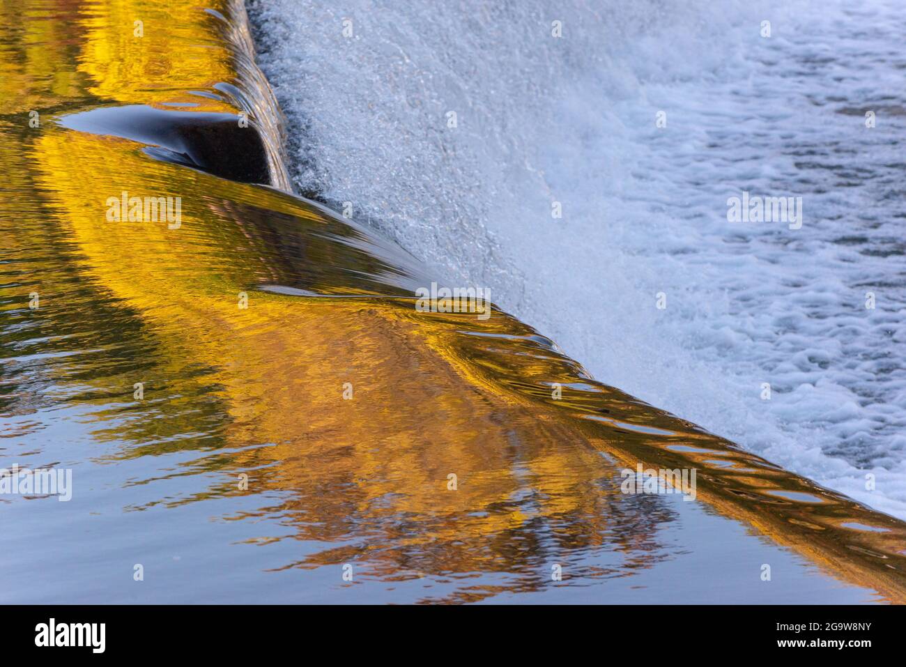 Vecchia diga di Mill a Humber River in autunno, Toronto, Ontario, Canada Foto Stock