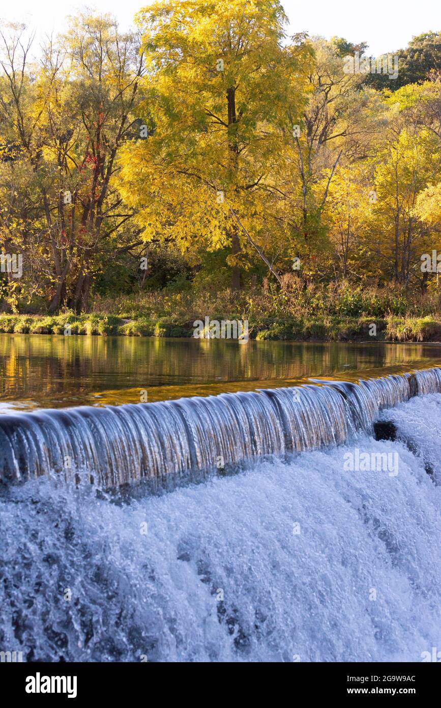 Vista panoramica sul fiume Humber nella stagione autunnale, Toronto, Ontario, Canada Foto Stock