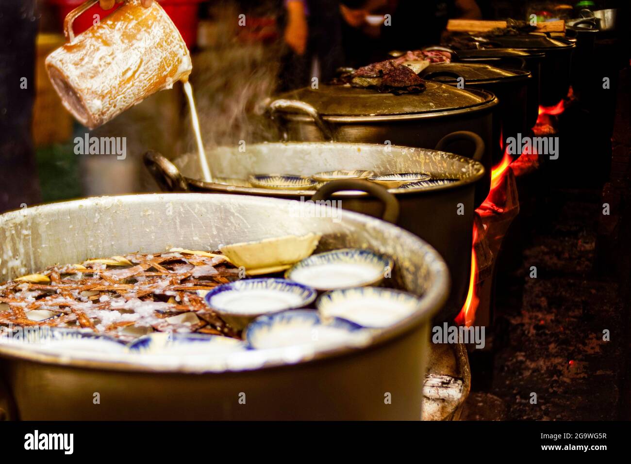 Torta di cottura in Quang Ngai provincia del Vietnam centrale Foto Stock