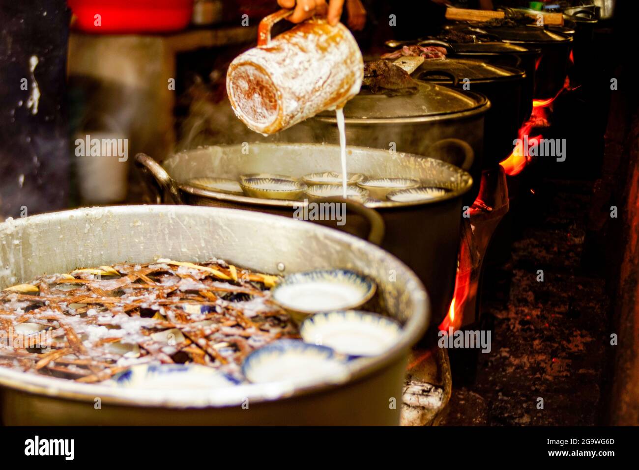 Torta di cottura in Quang Ngai provincia del Vietnam centrale Foto Stock