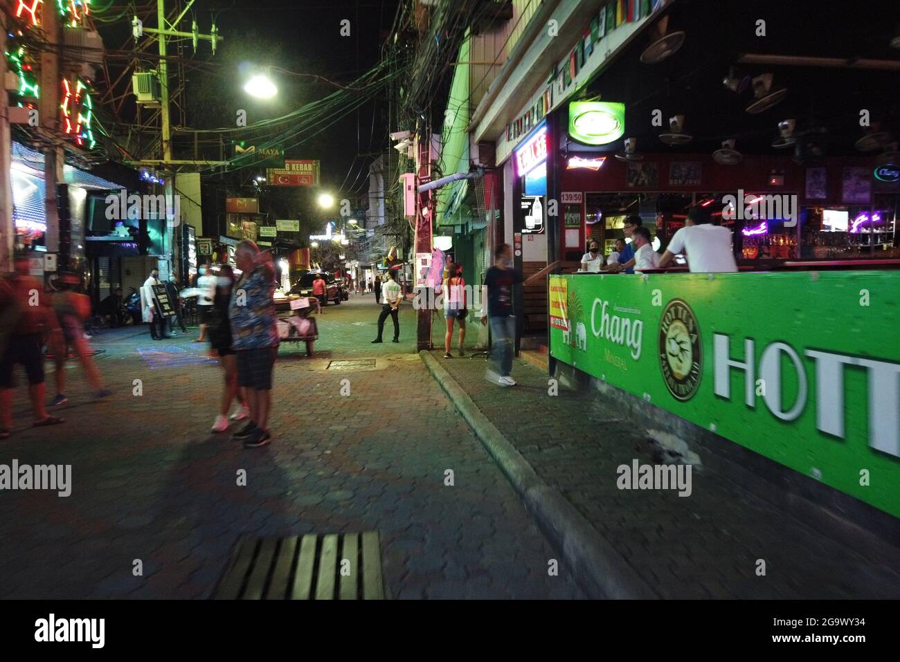 Walking Street riapre la prima notte dopo la prima Pandemic Lockdown Pattaya Thailandia Foto Stock