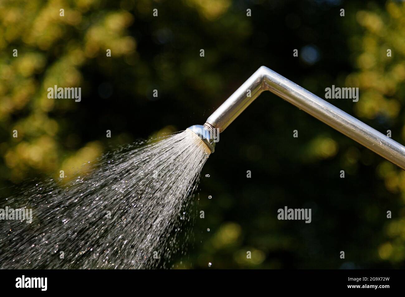 doccia all'aperto nel caldo estivo Foto Stock