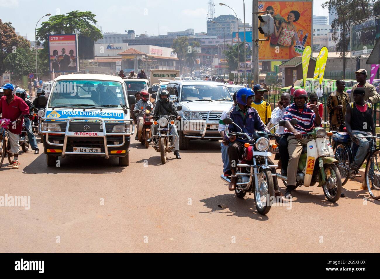 Traffico nelle strade di Kampala uganda Foto Stock