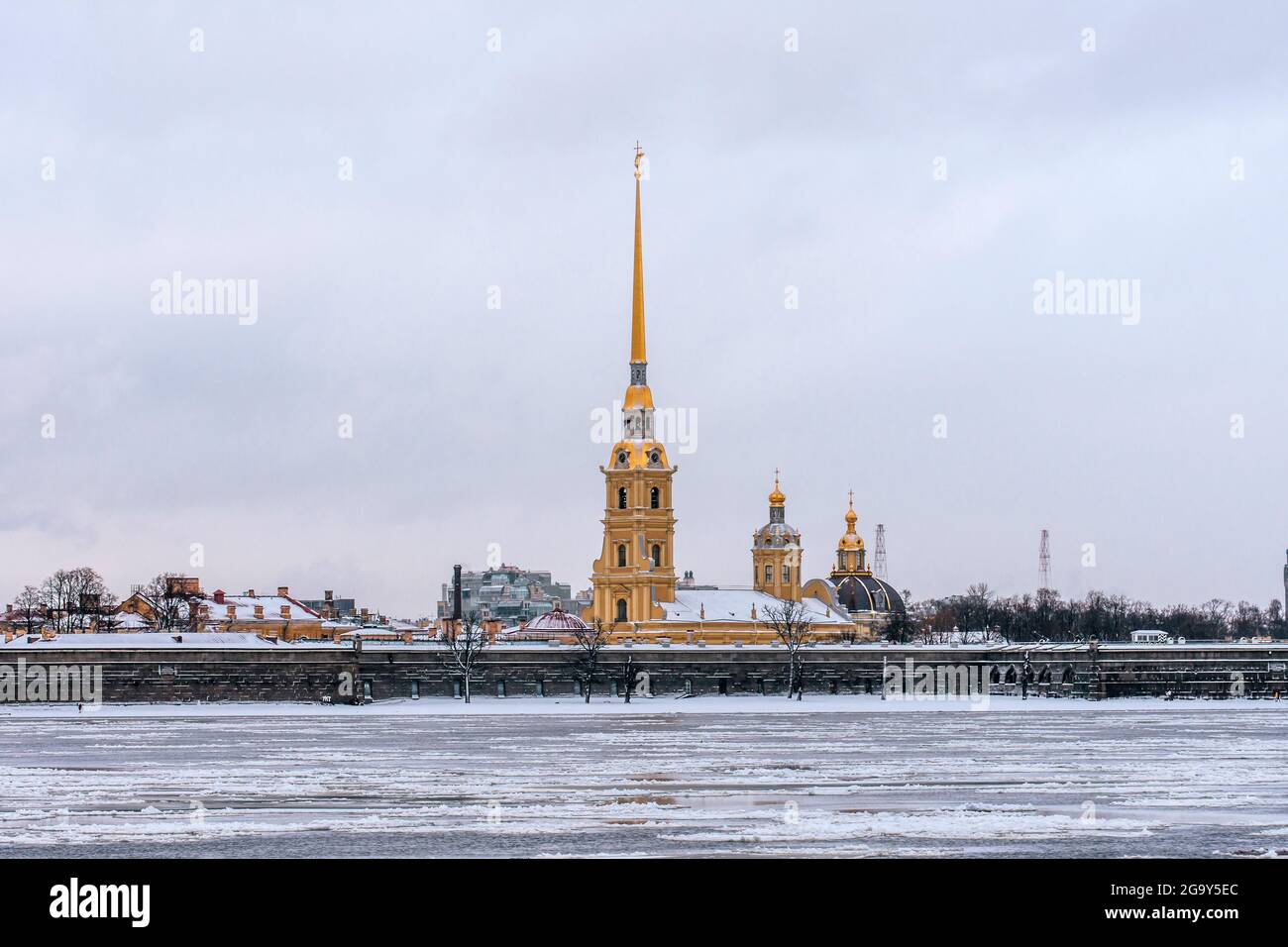 Fortezza di Pietro e Paolo nella giornata invernale di Staint-Petersburg Foto Stock