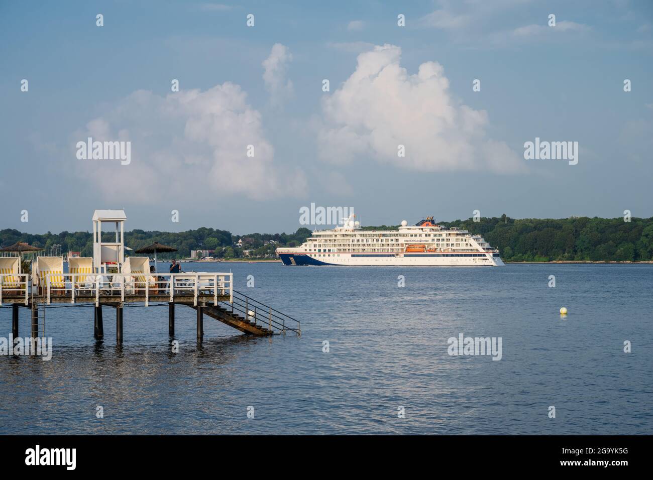 Fähren und Kreuzfahrtschiffe sind von der Seebar im Bereich Foto Stock