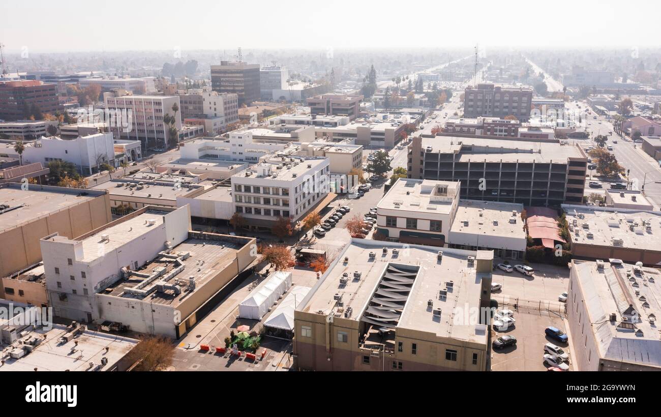 Nel pomeriggio, vista aerea dello skyline del centro di Bakersfield, California, Stati Uniti. Foto Stock