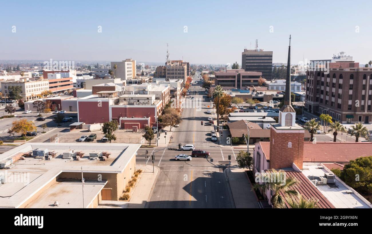 Nel pomeriggio, vista aerea dello skyline del centro di Bakersfield, California, Stati Uniti. Foto Stock