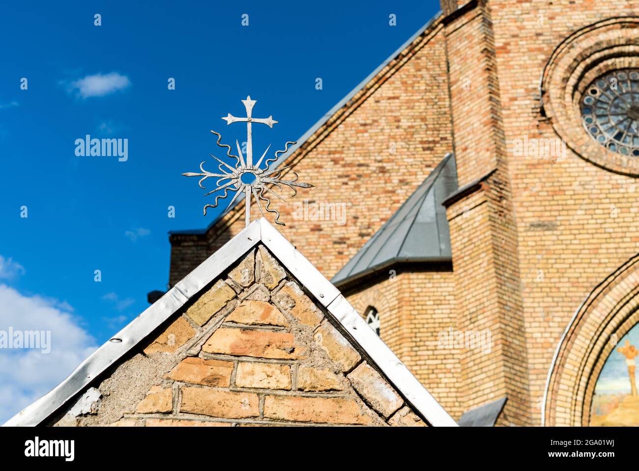 Vepriai, Lituania - 6 luglio 2021: Chiesa Parrocchiale di Santa Vergine Maria Rosario a Vepriai Foto Stock