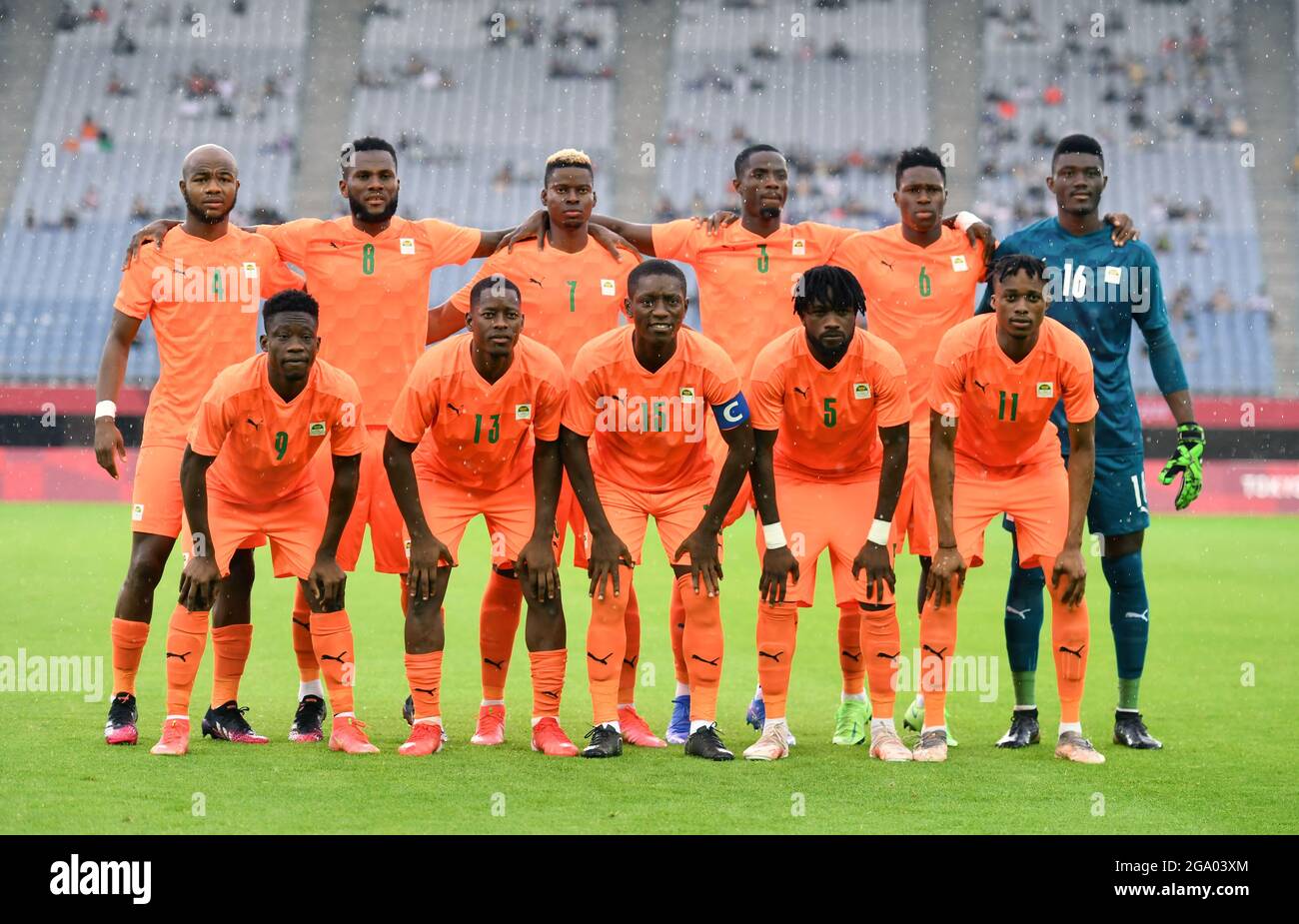 Miyagi, Giappone. 28 luglio 2021. I giocatori della Costa d'avorio si  mettono in posa per una foto di squadra prima della partita del gruppo D di  calcio maschile di Tokyo 2020 contro