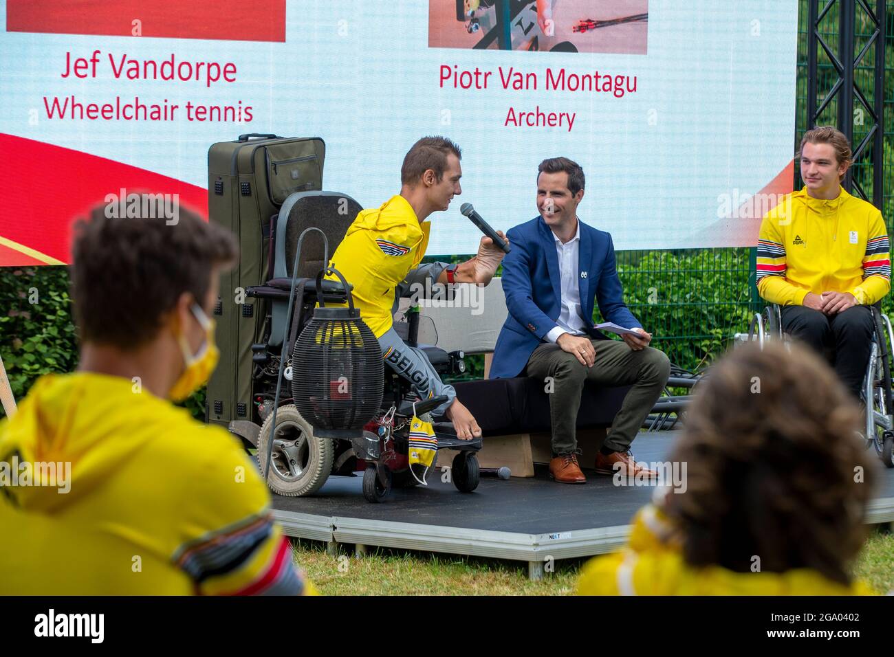 Piotr Van Montagu (L) e il tennista Paralimpico Jef Vandorpe (R) in sedia a rotelle hanno ritratto durante una presentazione stampa del Paralimpic Team Belgium, ah Foto Stock