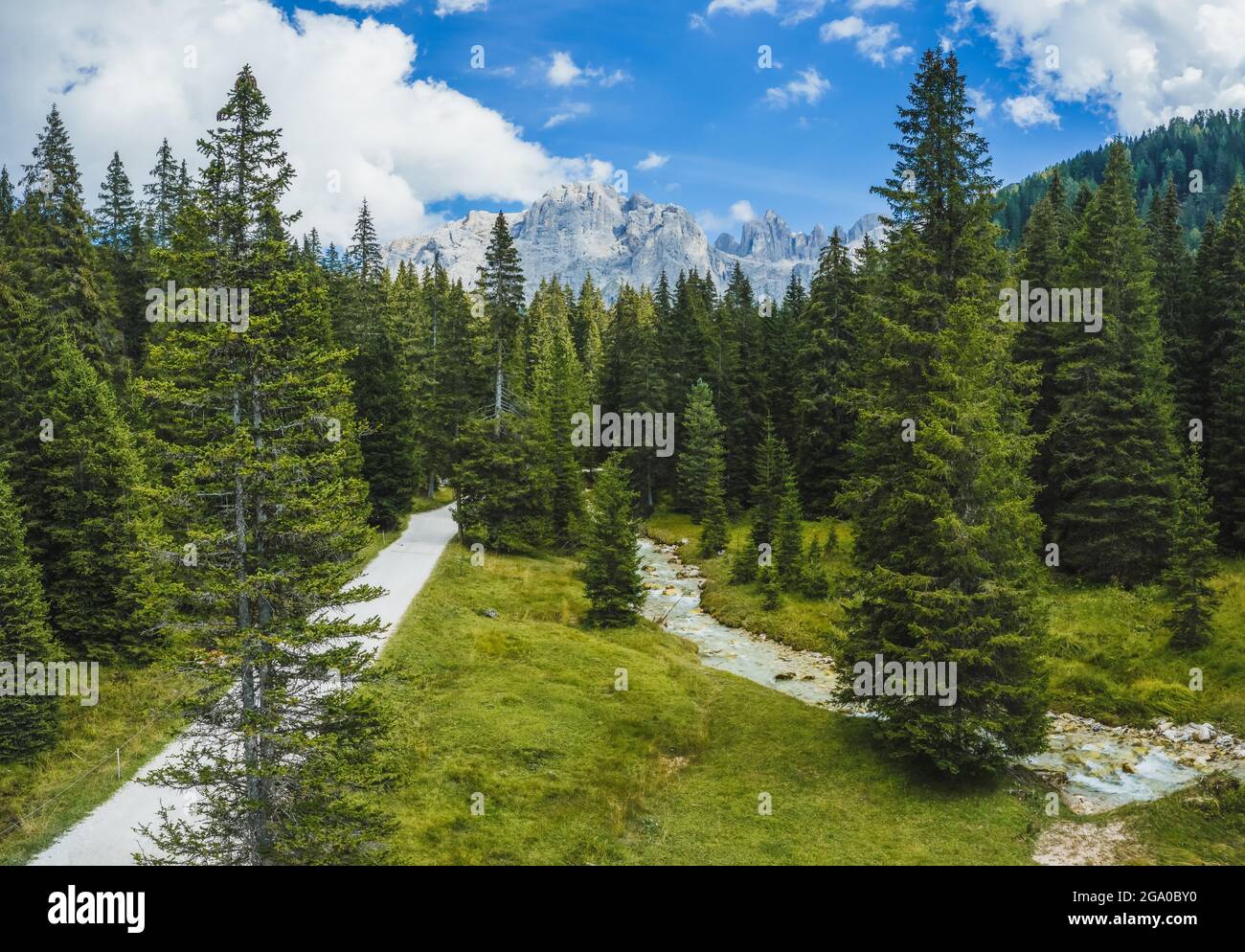 Sentiero escursionistico in Val Venegia - Trentino, Dolomiti, Italia Foto Stock