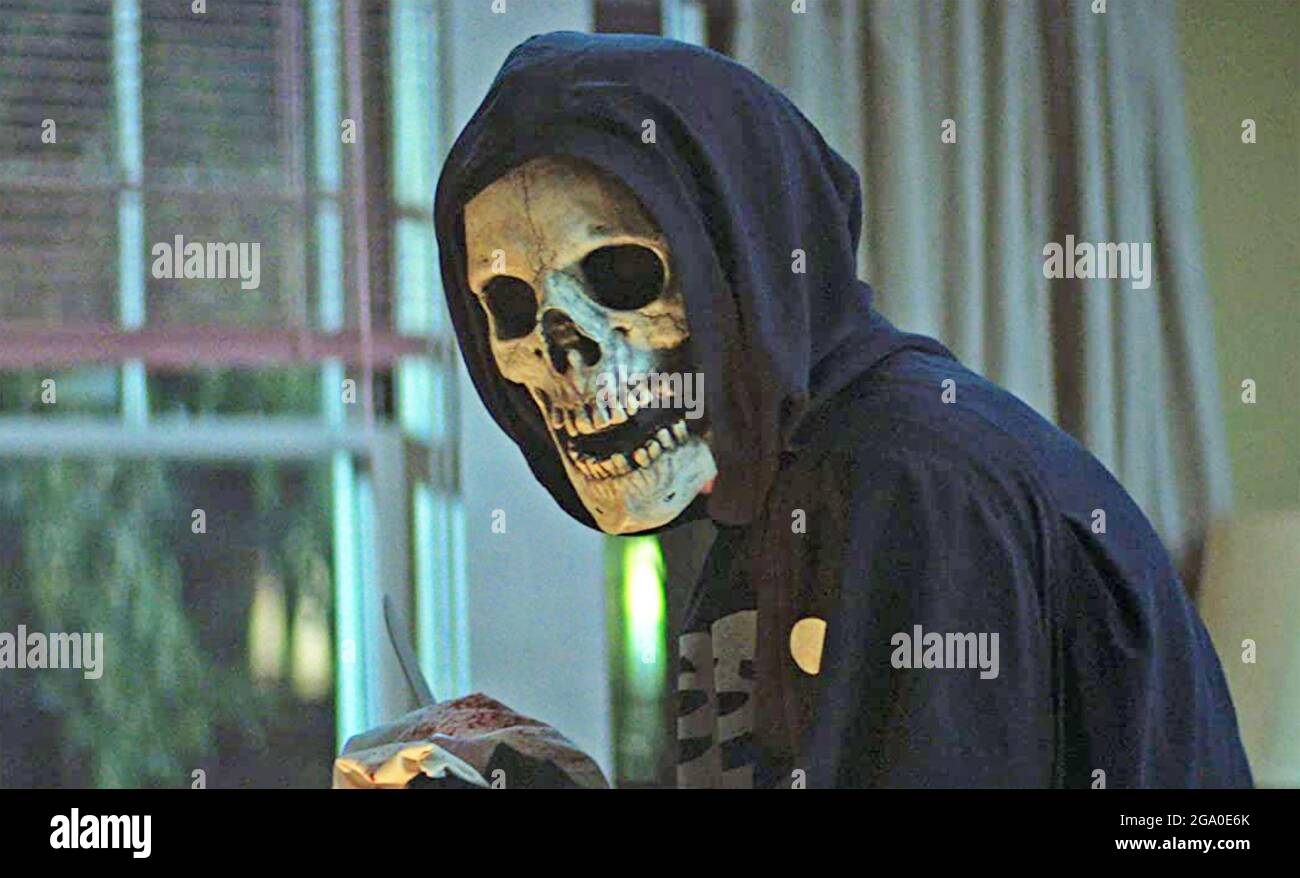 FEAR STREET PARTE UNO: 1994 UN film di Chernin Entertainment del 2021 con Noah Bain Garrett come maschera di cranio Foto Stock
