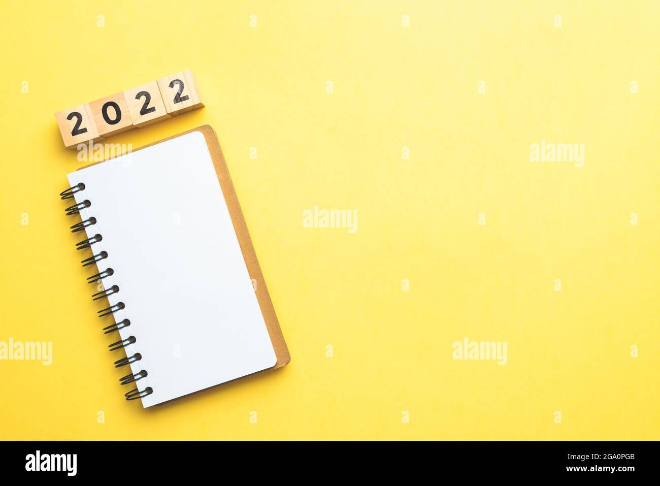 Concetto di nuovi piani e obiettivi per le voci di blocco note nel 2022 con spazio di copia. Foto Stock