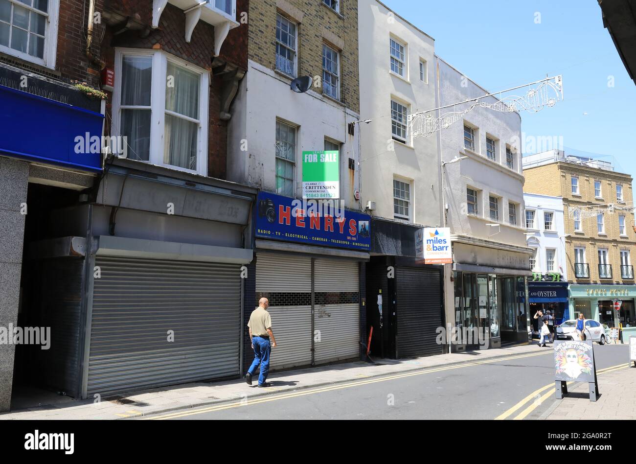 Molti negozi chiusi sulla cittadina balneare di Margate's High Street, sull'Isola di Thanet, Kent, Regno Unito Foto Stock