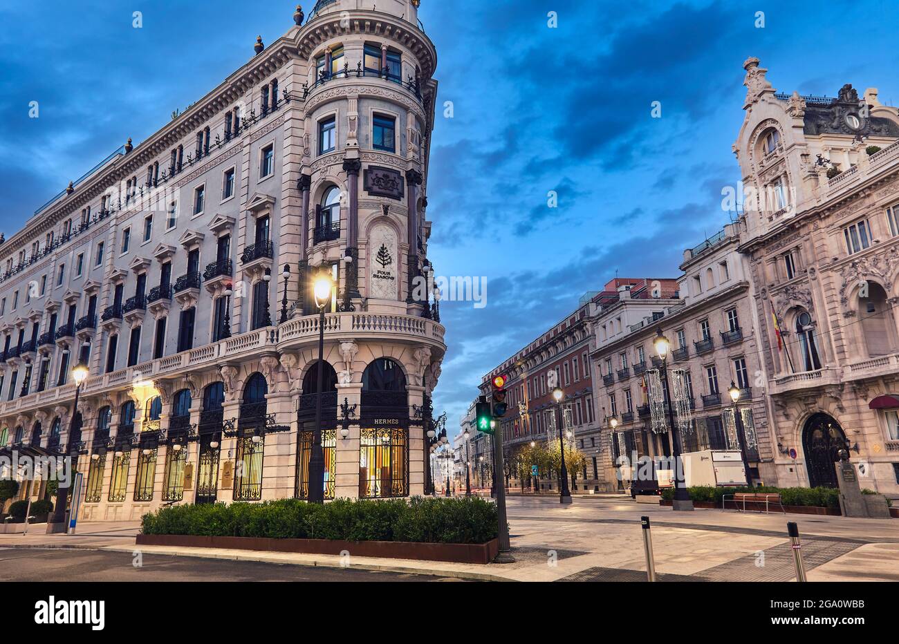 Four Seasons Hotel Madrid, un albergo di lusso situato in un punto di riferimento storico nel centro della città. Madrid. Spagna. Foto Stock