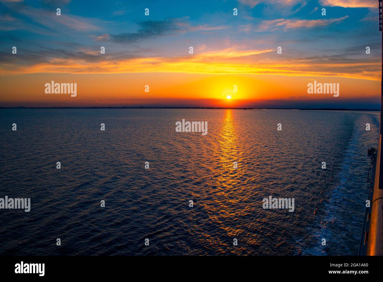 Tramonto sul Mar Mediterraneo Foto Stock