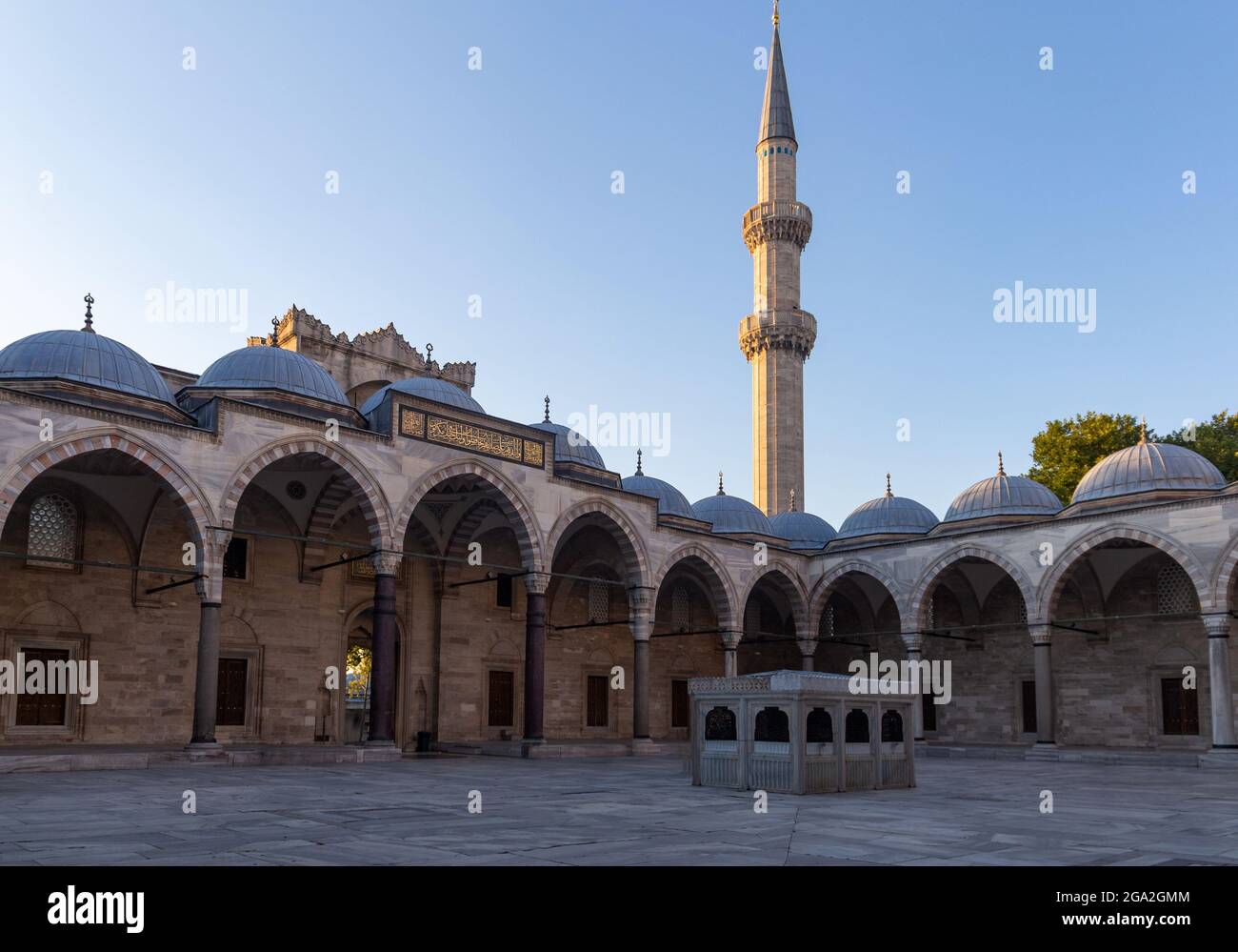 Cortile della Moschea Suleymanie Istanbul. Turchia. Foto Stock