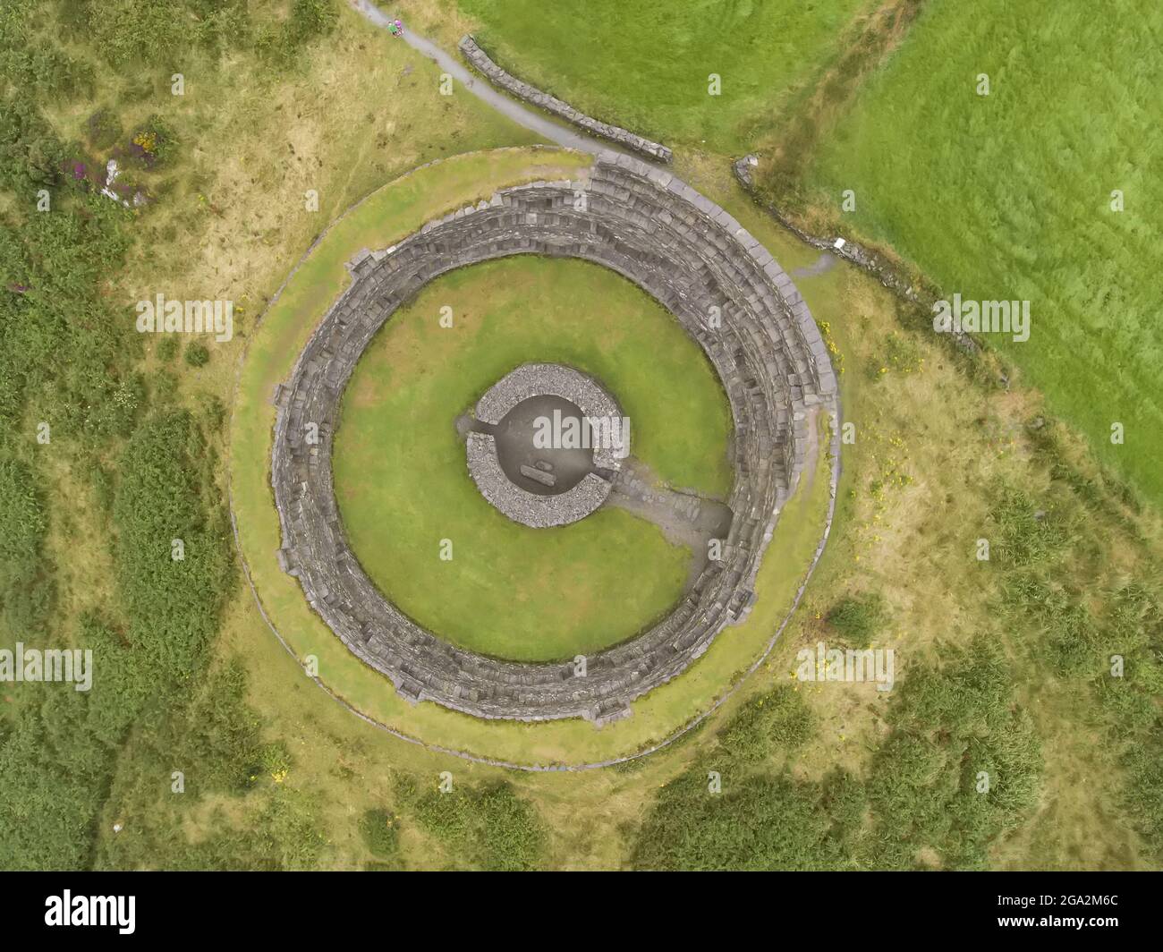Veduta aerea del forte preistorico di Cahergal a Cahersiveen; Contea di Kerry, Irlanda Foto Stock