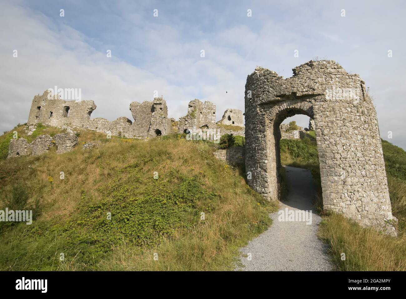 Le antiche rovine del castello di Dunamase e la roccaforte si trovano in cima alla Rocca di Dunamase; Aghnahily, County Laois, Repubblica d'Irlanda Foto Stock