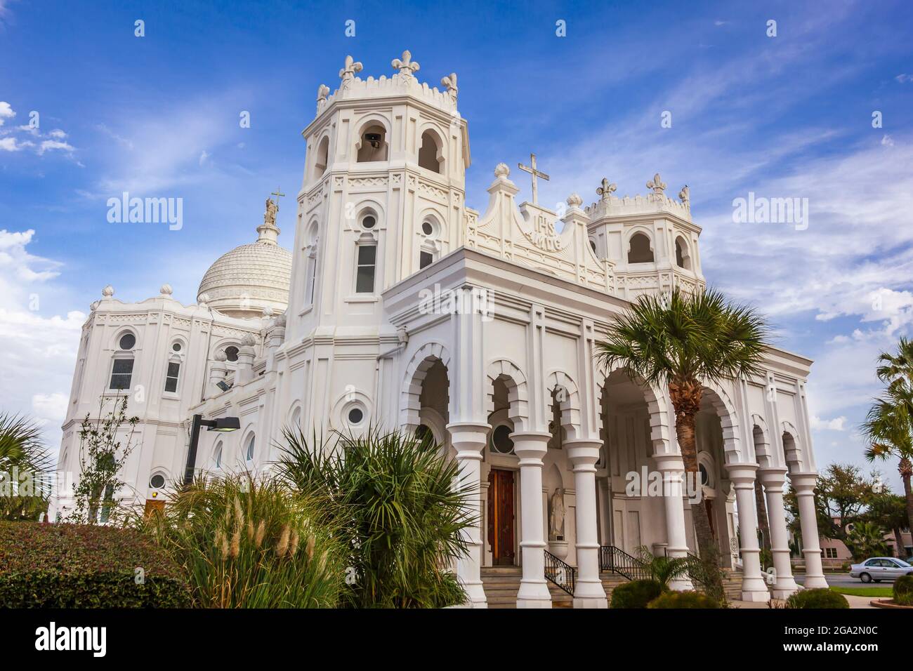 La facciata bianca in pietra della Chiesa Cattolica del Sacro cuore; Galveston, Texas, Stati Uniti d'America Foto Stock